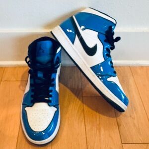 Nike Air Jordan 1 Mid SE "Signal Blue" Sneakers Size 12 Blue & White High-Tops
